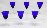 DEMI CRISTAL - Lote de 6 taças em delicado demi cristal com bojo azul, fuste e base circular em demi cristal incolor translucido. Med. 10 cm.