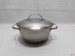Panela caçarola em aço inox 18/10 Tramontina. Medindo 22cm de diâmetro x 11cm de altura.