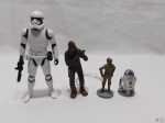 Lote com 4 bonecos diversos do Star Wars. Medindo o maior 14cm de altura.