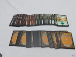 Lote com mais de 100 cartas sortidas do jogo Magic.
