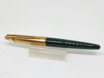 Waterman caneta tinteiro Edson, na cor verde e tampa dourada !!!Possui pena de ouro 18k do tipo média. Excelente estado. Acompanha conversor de tinta.