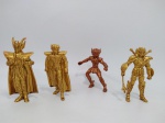 Lote de 4 bonecos Cavaleiros do Zodíaco com 2 bases de apoio, no estado, (8 cm)