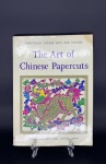 LIVRO - THE ART OF CHINESE PAPERCUT; PUBLICAÇÃO, "FOREIGN LANGUAGES PRESS - BEIJING / CHINA". LIVRO ENSINA TÉCNICAS DE CORTES DE PAPEL SEGUNDO TRADIÇÕES DA CHINA ANTIGA.