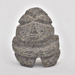 ILHA DE PÁSCOA - MOAI - Antiga escultura em pedra vulcânica, tipo pedra pome. Medida: 12 cm x 10 cm