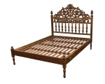 Cama de casal em madeira nobre ricamente entalhada, espelho guarnecido de 10 colunas, trabalhado em volutas  e motivos vegetalistas. Laterais encimadas por pinhas. Pátina à ouro. Possui marcas do tempo. Retirada na  Barra com hora marcada. Medida: 2.02 alt x 1.47 alt x 1.50 larg
