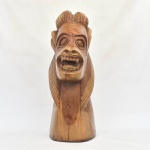 ARTE NAIF  - GRANDE carranca de chão rústica entalhada à mão em bloco único de jacarandá mineiro. Medida: 80 cm x altura x 35 cm.