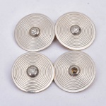 Par de abotoaduras ART DECO em ouro contrastado 18 k. Peso: 6 gramas.