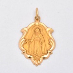 ARTE SACRA - Medalha/Pingente em Ouro 18k representando Sagrado Coração de Maria. Medida: 2,3 cm