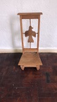 ARTE SACRA - Genuflexório em madeira entalhada. Retirada na Av Atlântica com hora marcada.- 88 cm alt x 40 cm comp x 35 cm larg