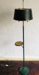 Década de 1950 - Luminária de chão em metal. Retirada na Av Atlântica com hora marcada.- 164 cm alt x 26
