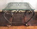 mesa base em ferro tampo retangular em vidro - med 59 cm alt x 76 cm comp x 76 cm larg artefacto cristal.