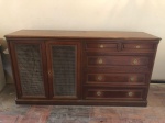 Buffet/sapateira em madeira nobre com 6 gavetas. Retirada na Av Atlântica com hora marcada. - 97 cm alt x 184 cm comp x 53 cm profundidade.