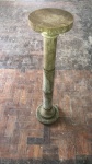 Antiga coluna em alabastro na cor verde. Medida:* Retirada na Av Atlântica com hora marcada. Medida: 99 cm x 24 cm base