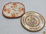 Lote de 2 pratos decorativos em porcelana, sendo um oriental e um ingles. Medindo o maior 23cm x 23cm.