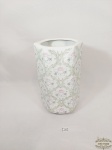 l  Vaso Floreira Oitavado Porcelana Branca pintado  rerpresentando flores l. Medida: 27 cm altura x 15 cm diametro