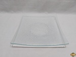 Centro de mesa quadrado em vidro. Medindo 33cm x 3cm x 5,5cm de altura.