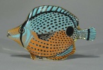 PEIXE-BORBOLETA - Escultura em resina poliester, policromada no inlay nas cores azul e laranja. 9 cm. Assinatura no inlay "Pal"  Abraham Palatinik (1928 - 2020). Brasil
