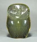 CORUJA - Escultura "Cinética" em resina poliester com inlay preto. 10,5 cm. Não assinado. Abraham Palatinik ( 1928 - 2020). Brasil