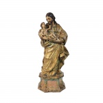 Belíssima escultura em madeira policromada e dourada representando São José com menino Jesus. Portugal ou Brasil, final do Séc. XVIII. 72 cm de altura.