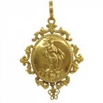 Relicário executado em ouro. Brasil Séc. XVIII 6,7 cm. 17,48 gr.