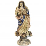 Escultura em madeira policromada representando Nossa Senhora da Conceição. Brasil, Bahia, Séc. XIX. 25,5 cm de altura.
