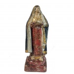 Escultura em terracota policromada representando Nossa Senhora das Dores. Brasil, Bahia, Séc. XIX. 24 cm de altura.
