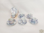 Jogo de 6 Xicaras de Café 1 gole em Porcelana Azul e Branca. Medida: Xicara 4 cm altura x 4 cm diâmetro e pires 8,5 cm diametro