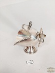 Açucareiro  modelo ingles om Pá para torrão em Prata 90. Medida: 11 cm x 10 cm