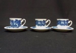 3 Xícaras Café Porcelana Steatita Padrão Cebolinha,  tonalidade azul e branca.