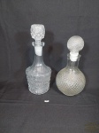 2 Garrafas Licoreiras em Vidro Moldado. lapidaçoa  ponta de diamante  Medida: 26 cm e 29 cm altura