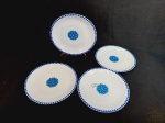 Jogo de 4 Pratos Sobremesa em Porcelana Renner Borda Azul. Medida: 17 cm