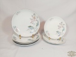 Parte de Aparelho Jantar 6 peças sendo 2 sobremesa e 4 massas  Floral Porcelana Paraná .Medida:19 e 21 cm diametro