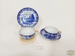 2 xicaras de café porcelana  casca de ovo Japonesa Azul e branca Medida: 3 cm x 6 cm e pires 9,5 cm