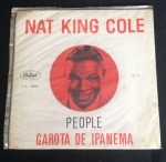 ANTIGO COMPACTO - Long-Play 33 - Nat King Cole - Músicas: "People, Garota de Ipanema" - Gravadora Odeon - no estado, não testado.