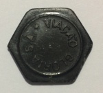 ANTIGA FICHA DE ÔNIBUS - Viação Gloria S.A. - formato hexagonal - cor preta, no estado. Mede 2,6cm espessura x 3cm diâmetro.