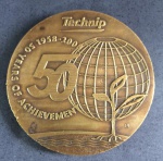 BELÍSSIMA MEDALHA EM BRONZE - imagens em alto relevo - Homenagem aos 50 anos da Empresa Technip - Período 1958 a 2008 - Em bom estado de conservação. MEDE: 4mm de espessura X 8cm de diâmetro.