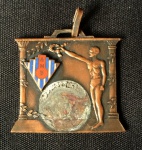 ANTIGA MEDALHA EM BRONZE - V. Campeão de 1939 - 1ª divisão - no estado. Mede 3cm altura x 3cm largura.