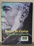 Livro Duque de Caxias  - Um Legado de um Bravo - de Juca Fernandes - livro em homenagem ao exército brasileiro e ao legado de Caxias - traz a trajetória do exército - 176 páginas em ótimo estado. Medindo 31,7 cm alt x 2,3 cm larg x 23,5 cm comp.