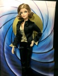 Linda Barbie James Bond 007 Gold Finger Pussy Colore - para colecionador  - na caixa - em excelente estado original (Matel). Medida na caixa 33 cm alt x 8,7 cm larg x 20,5 cm comp (caixa aberta).