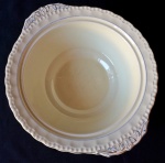 ANTIGA E LINDA SALADEIRA - PORCELANA INGLESA - Marca: Grindley - em bom estado - borda ondulada - pega em policromia. Mede 9cm altura x 30cm comprimento (alça à alça).