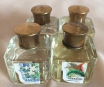 KIT com quatro unidades de pequenos VIDROS/FRASCOS DE PERFUME - nas essências: Chypre, Narcisse, Jasmin, Fourerê - Origem: Shabrawichi Egito - itens no estado (não possuem essências, apenas o frasco). Cada frasco mede: 5cm altura X 3,5cm largura e comprimento.