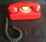 Belo e antigo Telefone de mesa - em baquelite - TELESP - Sistema Telebrás - cor: vermelho - item no estado - não testado. MEDE: 11cm altura x 10,5cm largura X 21cm comprimento.