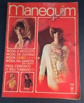 ANTIGA E RARA REVISTA - MANEQUIM - MODAS - Déc 60. Em seu interior possui gravuras de manequins, figurinos e desenhos impressos de moldes. Capa no estado porém as folhas em seu interior estão preservadas.