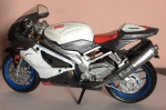 Miniatura Maisto - Motocicleta - Aprilia 1000 - 25 V - cores: vermelho, branco e cinza. Item no estado.