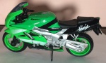 Miniatura Maisto - Motocicleta  Kawasaki Ninja ZX BR - nas cores: verde e preta. Item no estado.