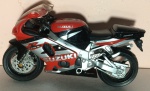 Miniatura Maisto - Motocicleta Suzuki GSX 1000 - cores predominantes: vermelho, preto e cinza. OBS: falta descanso. Item no estado.