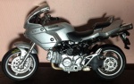 Miniatura Maisto-  Motocicleta Ducatti 1000 DS - cor: preta. OBS: falta descanso. Item no estado.