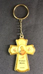 Chaveiro - Em forma de cruz com a imagem de Nossa Senhora - Contém a descrição - "Proteja Maria". Em bom estado de conservação - MEDE (cruz): 6,2cm altura X 4,5cm largura.