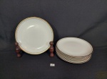 Jogo de 6  Pratos Sobremesa em Porcelana Branca com Borda decorada Renner. Medida: 18 cm diametro