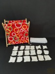 Kit de Artesanato 3 Pçs sendo Porta lã e agulhas, Barra tecido e saquinhos para lembrancinha. Medida 33 cm altura x 32 cm x 22 cm.
